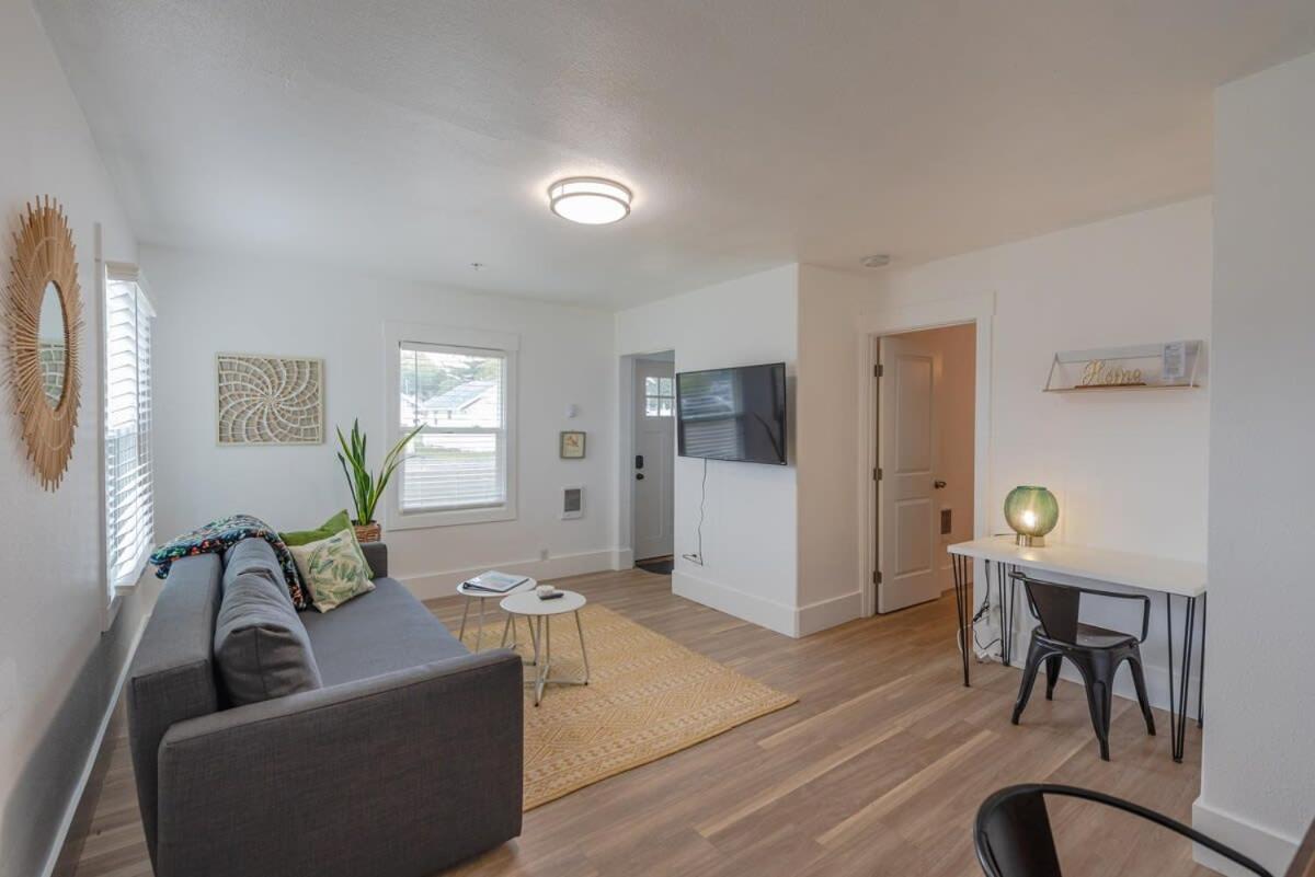 #Stayinmydistrict Coos Bay Cypress Cottage Eksteriør billede